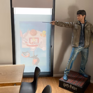 Individuelle Sichtschutzfolie mit Digitaldruck für ein Schaufenster in München.