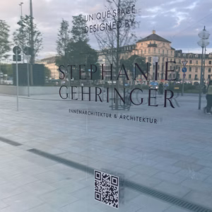 Sichtschutzfolie für Fenster und Türen in der Lounge des Hotel Königshof Stachus