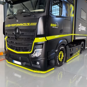 Hochwertige LKW-Beschriftung im Digitaldruck mit Acid Green Kontrastfolie.